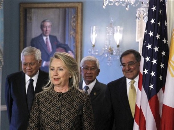 Hillary Rodham Clinton, Leon E. Panetta,  Albert del Rosario, Voltaire Gazmin