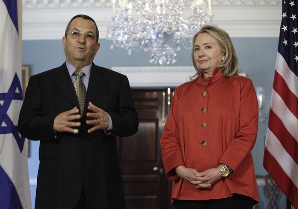 U.S. Secretary of State Hillary Clinton (R) and Israeli Defense Minister Ehud Barak face reporters before their meeting at the State Department in Washington May 17, 2012. REUTERS/Yuri Gripas (UNITED STATES - Tags: POLITICS)