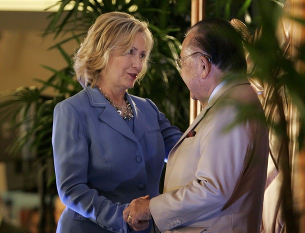 U.S. Secretary of State Hillary Clinton (L) shakes hands with U.S. Senator for Hawaii Daniel Inouye before giving a foreign policy speech regarding U.S.-Asia Pacific relations ahead of her trip to the Asian Pacific region, in Honolulu October 28, 2010. REUTERS/Hugh Gentry (UNITED STATES - Tags: POLITICS)