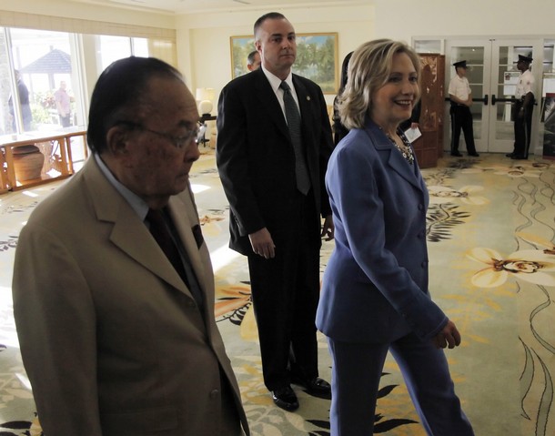 U.S. Secretary of State Hillary Clinton (R) walks with U.S. Senator for Hawaii Daniel Inouye (L) before giving a foreign policy speech regarding U.S.-Asia Pacific relations ahead of her trip to the Asian Pacific region, in Honolulu October 28, 2010. REUTERS/Hugh Gentry (UNITED STATES - Tags: POLITICSU.S. Secretary of State Hillary Clinton (R) walks with U.S. Senator for Hawaii Daniel Inouye (L) before giving a foreign policy speech regarding U.S.-Asia Pacific relations ahead of her trip to the Asian Pacific region, in Honolulu October 28, 2010. REUTERS/Hugh Gentry (UNITED STATES - Tags: POLITICS))