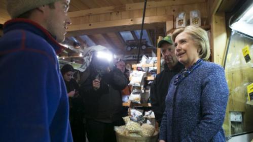 U.S. Democratic presidential candidate and former Secretary of State Hillary Clinton speaks with field manager Kyle Lacasse (L) at Moulton Farm in Meredith, New Hampshire October 28, 2015. REUTERS/Katherine Taylor