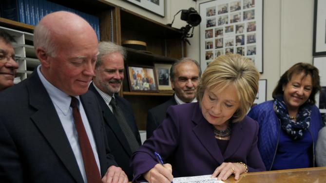 REFILE CAPTION ADDITONNew Hampshire Secretary of State Bill Gardner (L) looks on as U.S. Democratic presidential candidate Hillary Clinton signs her declaration of candidacy to appear on the New Hampshire primary election ballot in Concord, New Hampshire November 9, 2015. REUTERS/Brian Snyder