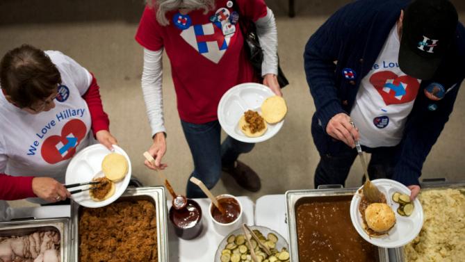 A supporter of Democratic U.S. presidential candidate Hillary Clinton go through the buffet at the Central Iowa Democrats Fall Barbecue in Ames, Iowa November 15, 2015. REUTERS/Mark Kauzlarich