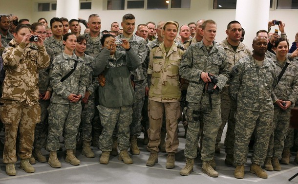 International troops listen to a speech by U.S. State Secretary Hillary Clinton during a meeting at Kabul airport before her departure from Afghanistan November 19, 2009. REUTERS/Jerry Lampen (AFGHANISTAN POLITICS CONFLICT MILITARY)