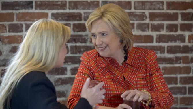 Democratic Presidential candidate Hillary Clinton visits with Mayor Hillary Schieve at Coffee Bar in Reno, Nevada November 23, 2015. REUTERS/James Glover II