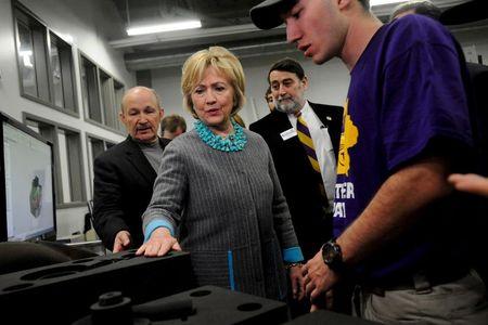 U.S. Democratic presidential candidate Hillary Clinton (C) tours a 3-D printing facility at Cedar Valley TechWorks in Waterloo, Iowa December 9, 2015. REUTERS/Mark Kauzlarich