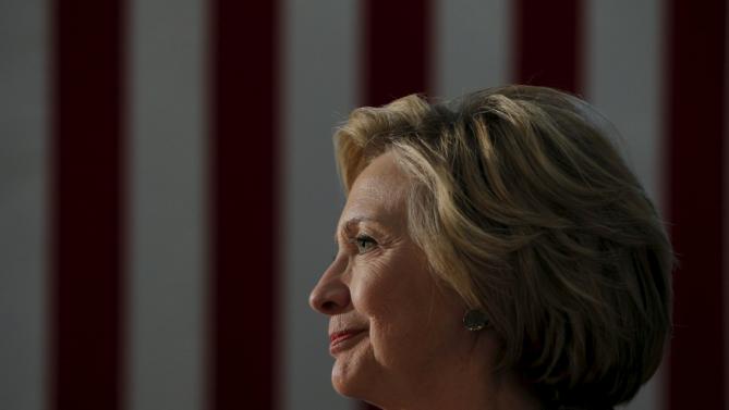 U.S. Democratic presidential candidate Hillary Clinton listens as she is introduced at a campaign town hall meeting in Concord, New Hampshire January 3, 2016.  REUTERS/Brian Snyder