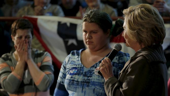 Joanne Bowne (L) reacts as her daughter Angelina (C), who is autistic, asks a question of U.S. Democratic presidential candidate Hillary Clinton at a campaign town hall meeting in Concord, New Hampshire January 3, 2016. Angelia Bowne asked Clinton about who would take care of her, as a person with autism, once her parents were gone.   REUTERS/Brian Snyder