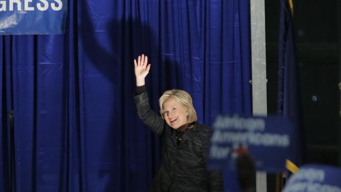 U.S. Democratic presidential candidate Hillary Clinton waves as she is announced on the stage during Jim Clyburn’s Annual Fish Fry in Charleston, South Carolina January 16, 2016. REUTERS/Chris Keane