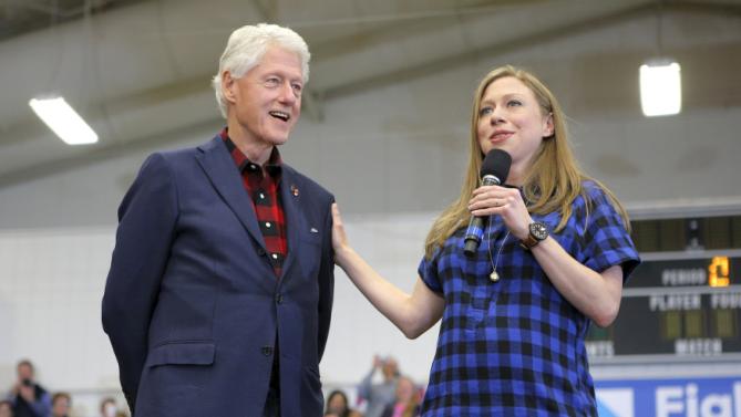 Former U.S. President Bill Clinton and his daughter Chelsea introduce U.S. Democratic presidential candidate Hillary Clinton during a "Get Out to Caucus" rally in Cedar Rapids, Iowa January 30, 2016.  REUTERS/Brian Snyder