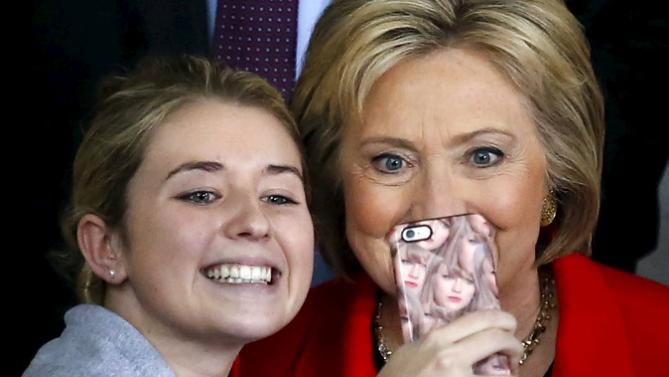 U.S. Democratic presidential candidate Hillary Clinton poses for a selfie with a girl after a campaign rally at Iowa State University in Ames, Iowa January 30, 2016.  REUTERS/Adrees Latif