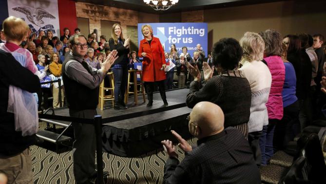Democratic U.S. presidential candidate Hillary Clinton gets a standing ovation at the conclusion of her campaign event in Carroll, Iowa, January 30, 2016.  REUTERS/Jim Bourg