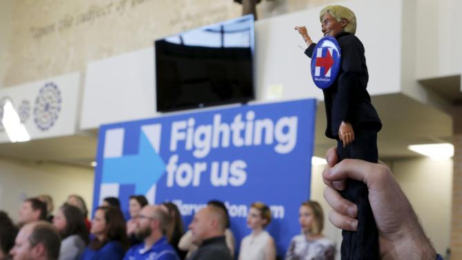 An audience member holds up a doll of U.S. Democratic presidential candidate Hillary Clinton during a "Get Out to Caucus" rally in Council Bluffs, Iowa January 31, 2016, one day before Iowa's first-in-the-nation caucus.    REUTERS/Brian Snyder