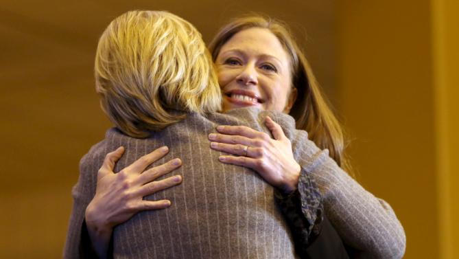 U.S. Democratic presidential candidate Hillary Clinton hugs her daughter Chelsea Clinton at a campaign rally in Sioux City, Iowa, January 31, 2016. REUTERS/Scott Morgan