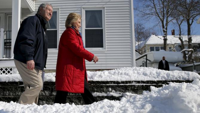 U.S. Democratic presidential candidate Hillary Clinton canvasses door-to-door with New Hampshire State Senator Lou d'Allesandro to greet voters in a neighborhood in Manchester, New Hampshire February 6, 2016.  REUTERS/Brian Snyder