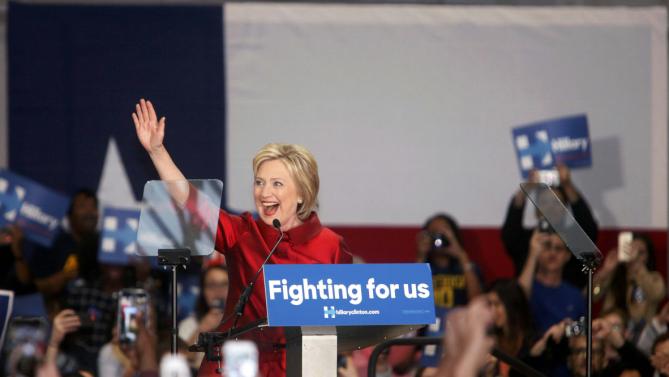 U.S. Democratic presidential candidate Hillary Clinton waves to supporters at a late night rally in Houston after winning the Iowa Democratic caucus, February 20, 2016. Picture taken late February 20, 2016. REUTERS/Daniel Kramer