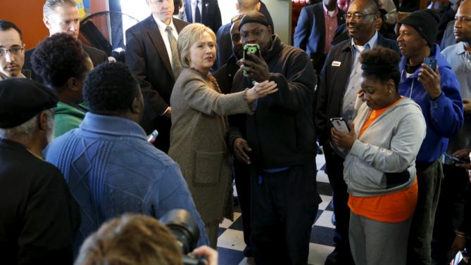 U.S. Democratic Presidential candidate Hillary Clinton greets breakfast diners at Hannibal's Kitchen in Charleston, South Carolina, February 26, 2016. REUTERS/Jonathan Ernst