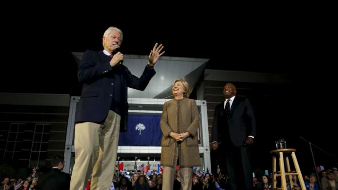 Former U.S. President Bill Clinton (L) campaigns for his wife Democratic presidential candidate Hillary Clinton as she rallies with supporters at an outdoor plaza in Columbia, South Carolina February 26, 2016. REUTERS/Jonathan Ernst TPX IMAGES OF THE DAY