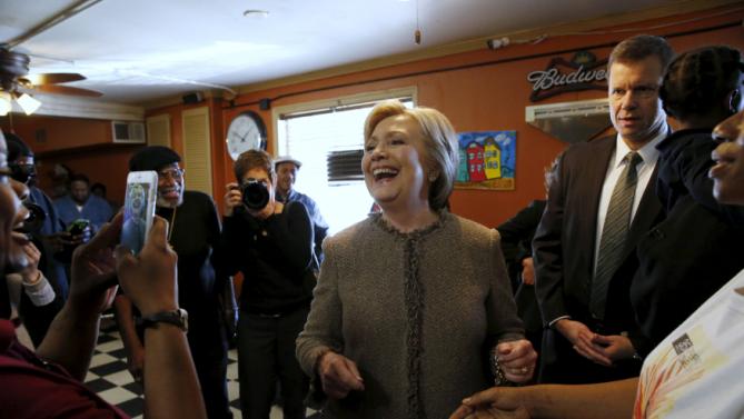U.S. Democratic presidential candidate Hillary Clinton greets breakfast diners at Hannibal's Kitchen in Charleston, South Carolina February 26, 2016. REUTERS/Jonathan Ernst