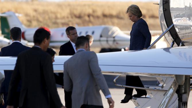 U.S. Democratic presidential candidate Hillary Clinton arrives aboard her campaign plane at Columbia Metropolitan Airport in Columbia, South Carolina February 27, 2016. REUTERS/Jonathan Ernst