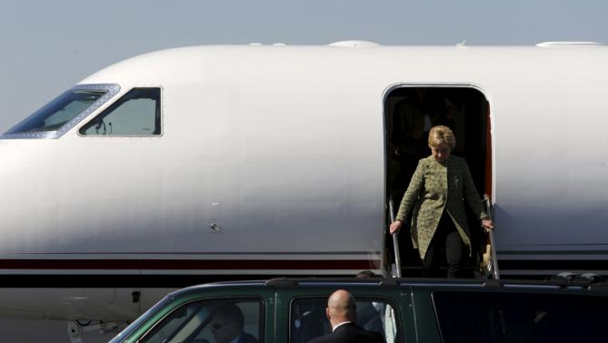 U.S. Democratic presidential candidate Hillary Clinton arrives on her campaign plane at Nashville International Airport in Nashville, Tennessee, February 28, 2016. REUTERS/Jonathan Ernst