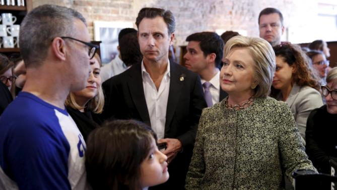 U.S. Democratic presidential candidate Hillary Clinton (R) stops with actor Tony Goldwyn (C) to greet people at Fido coffee shop in Nashville, Tennessee, February 28, 2016. REUTERS/Jonathan Ernst