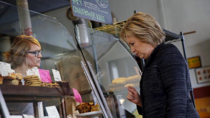 U.S. Democratic presidential candidate Hillary Clinton looks at the pastries at Avalon coffee shop during a campaign stop in Detroit, Michigan, March 8, 2016. REUTERS/Carlos Barria