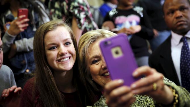 Democratic U.S. presidential candidate Hillary Clinton poses for a selfie picture during a campaign rally in Vernon Hills, Illinois March 10, 2016. REUTERS/Carlos Barria