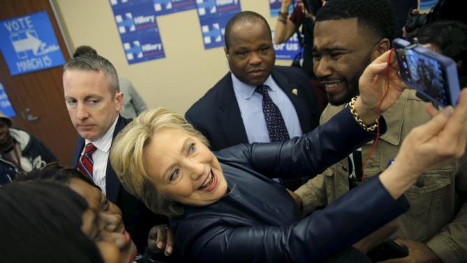 U.S. Democratic presidential candidate Hillary Clinton poses for a picture with supporters during a campaign stop in Saint Louis, Missouri March 12, 2016. REUTERS/Carlos Barria