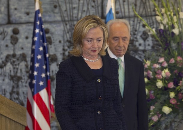 U.S. Secretary of State Hillary Clinton (L) and Israel's President Shimon Peres leave after their joint statements at the president's residence in Jerusalem September 15, 2010. Israeli and Palestinian leaders are "getting down to business" and tackling the main issues of the Middle East conflict, Hillary Clinton said on Wednesday. REUTERS/Darren Whiteside (JERUSALEM - Tags: POLITICS)